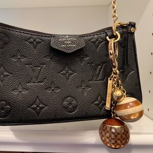Louis Vuitton Authentic Bag Charm/Porte Clés Bubble Balls